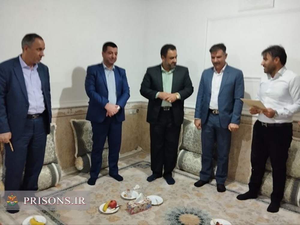 دیدار مدیرکل دفتر اقدامات حمایتی سازمان زندان‌ها با خانواده مددکاران زندان‌های استان بوشهر