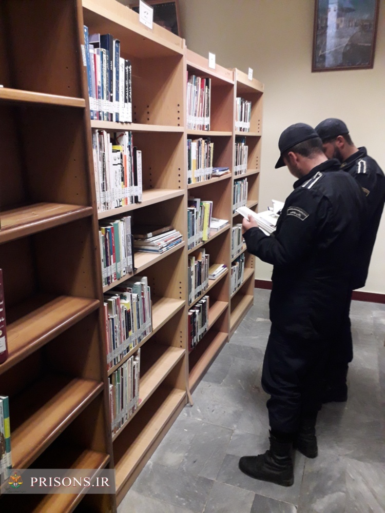 بازدید سربازان وظیفه ندامتگاه تهران بزرگ از کتابخانه شهید مطهری