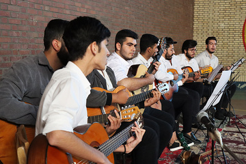 اجرای کنسرت گروه موسیقی ویولا در ندامتگاه کرج