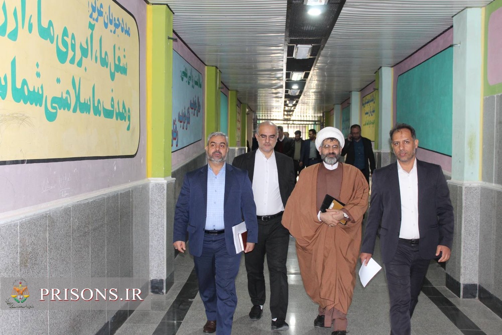 بازدید دادستان مرکز استان از اردوگاه حرفه آموزی سمنان