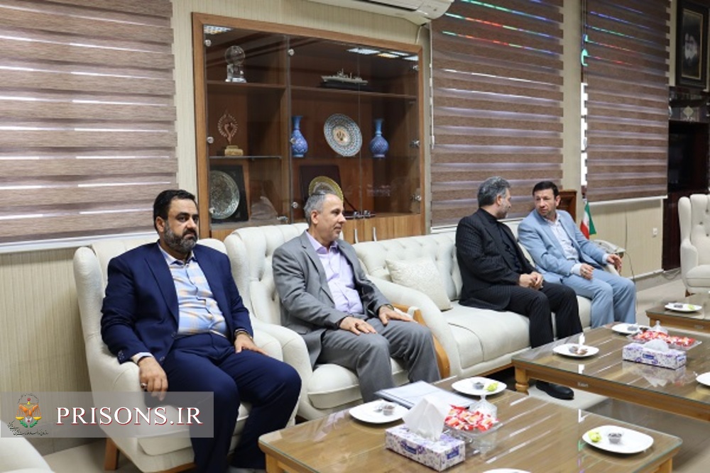 دیدار معاون توسعه مدیریت و منابع سازمان زندان ها با استاندار بوشهر