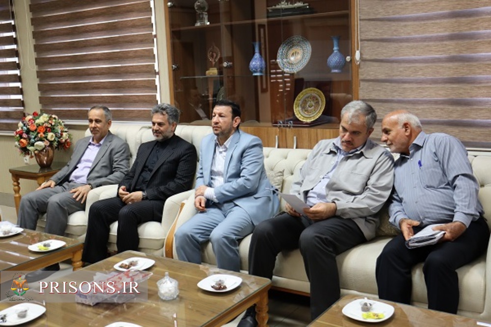 نشست مشترک معاون توسعه مدیریت و منابع سازمان زندان‌ها با استاندار بوشهر