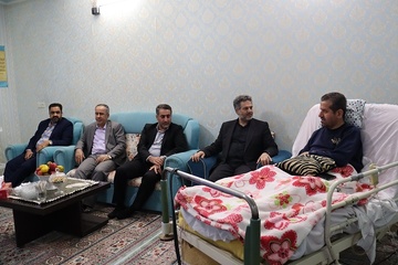 دیدار معاون توسعه مدیریت ومنابع سازمان زندان ها با خانواده شهید فقیه