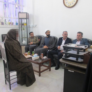 میز خدمت قضات دادسرای عمومی و انقلاب بوشهر با مددجویان زندان مرکزی استان