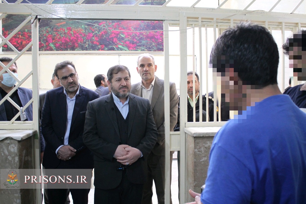 دیدار رئیس‌کل دادگستری ایلام و دادستان مرکز استان با زندانیان