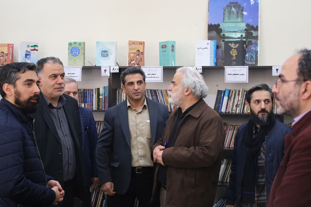 بازدید مدیران نهاد کتابخانه‌های عمومی کشور از ندامتگاه تهران بزرگ 