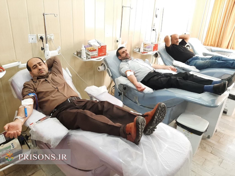 مشارکت کارکنان زندان رودسر در ترویج فرهنگ اهدای خون