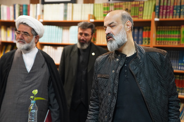 بازدید مدیر کل کتابخانه‌های عمومی قم از کتابخانه‌های مشارکتی زندان‌های استان