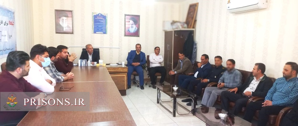 نشست پرسش و پاسخ مدیرکل زندان‌های استان ایلام با کارکنان مجتمع حرفه‌آموزی و کاردرمانی
