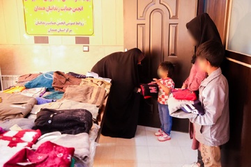 اهداء ۳۸۰ دست لباس زمستانه به اعضای خانواده زندانیان همدان