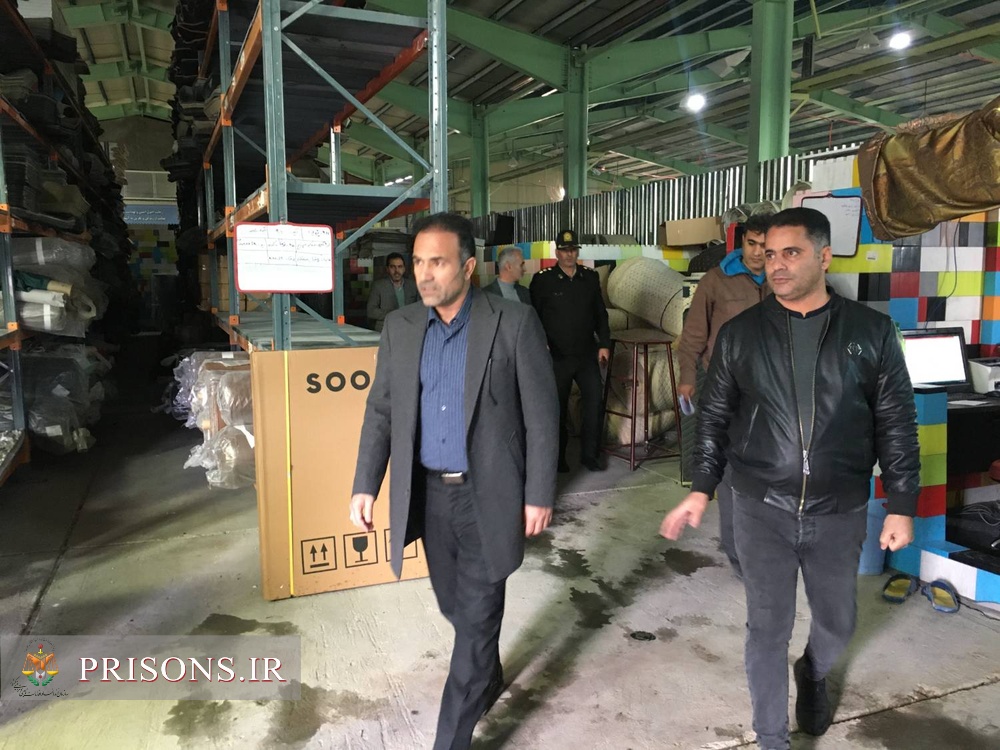 بازدید مدیرکل زندان‌های استان کردستان و هیئت همراه از کارگاه های اشتغال فعال کارآفرینان طرف قرارداد