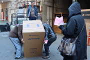 اهدای دو دستگاه یخچال به خانواده زندانیان نیازمند استان تهران