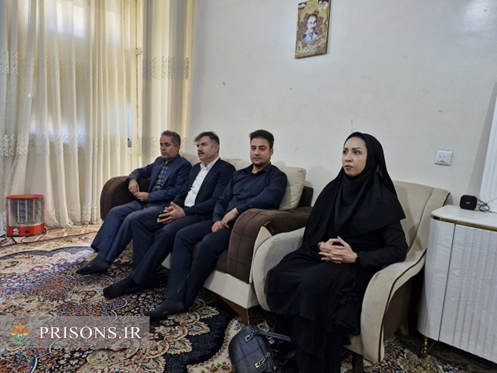 تکریم همسران و مادران شهدا توسط مدیرکل زندان های استان بوشهر
