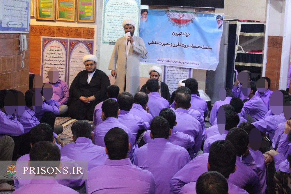 حضور روحانیون حوزه علمیه برای امورات تبلیغی و مشاوره‌ای در زندان دشتی