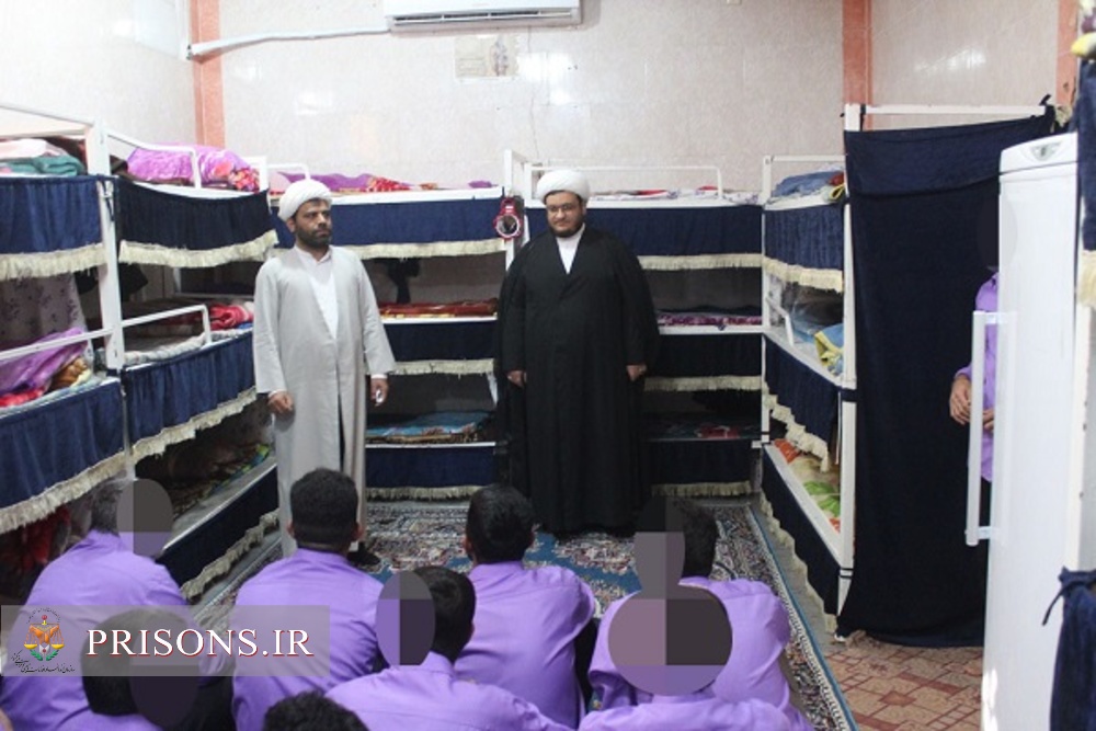 حضور روحانیون حوزه علمیه برای امورات تبلیغی و مشاوره ای در  زندان دشتی