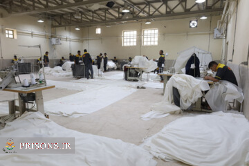 افتتاح کارگاه تولید چادر هلال احمر در ندامتگاه تهران بزرگ