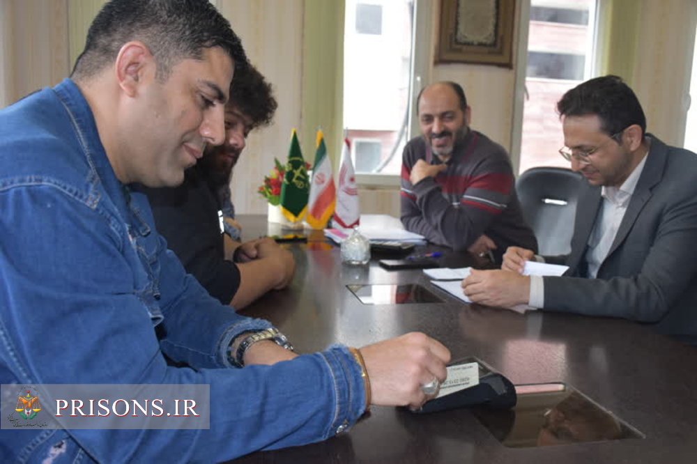 شرایط آزادی دو مادر و هفت محکوم جرائم غیرعمد با کمک جوان گلستانی فراهم شد شرایط آزادی دو مادر و هفت محکوم جرائم غیرعمد با کمک جوان گلستانی فراهم شد