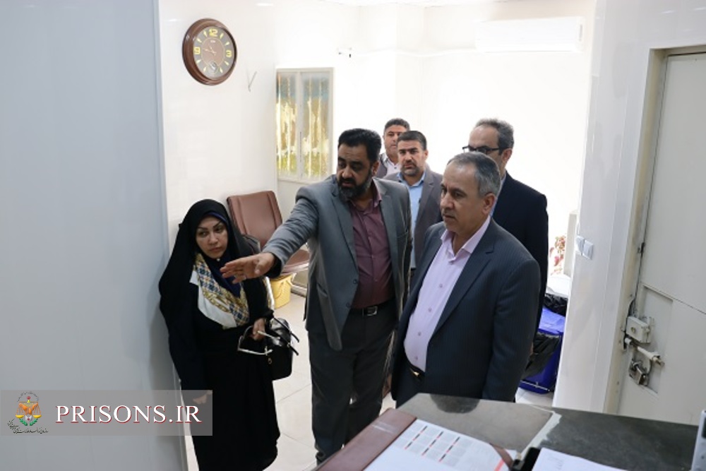 بازدید مدیرکل دفتر برنامه ریزی،نوسازی و تحول اداری سازمان زندانهای کشور از زندان دشتستان 
