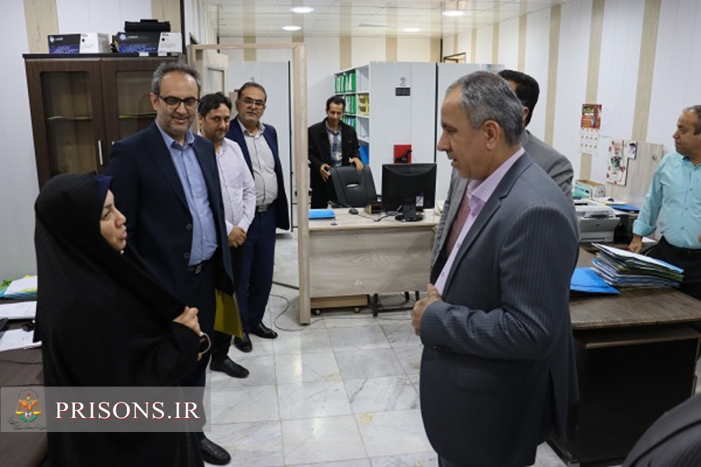 بازدید مدیرکل دفتر برنامه ریزی،نوسازی و تحول اداری سازمان زندانهای کشور از زندان دشتستان 
