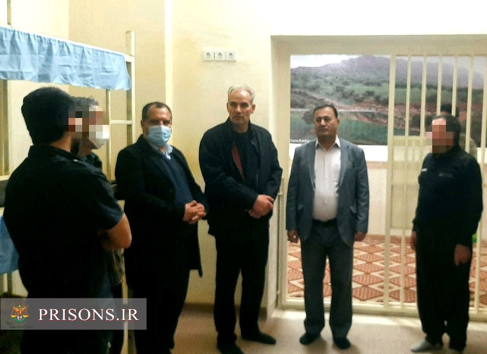 مدیرکل زندان‌های استان ایلام شب گذشته پای صحبت زندانیان نشست
