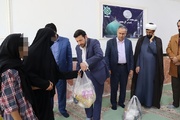 توزیع بسته‌های معیشتی بین خانواده‌های زندانیان نیازمند زندان مرکزی بوشهر