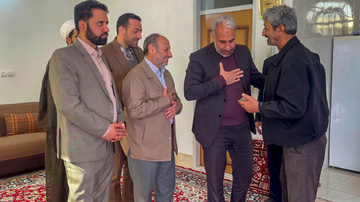 دیدار مدیرکل زندان‌های استان کرمان با خانواده شهدا