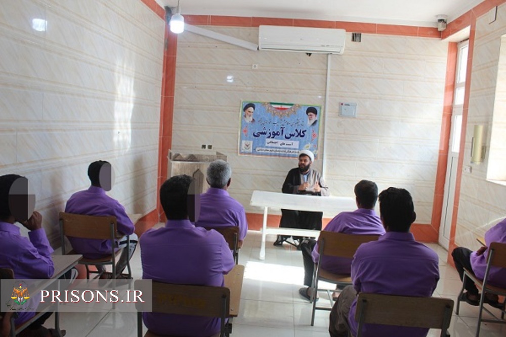 کارگاه آموزشی آسیب‌های اجتماعی ویژه مددجویان زندان دشتی برگزار شد