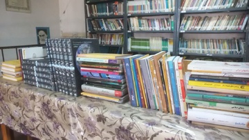 اهدای ۱۰۰جلد کتب ادبی به کتابخانه زندان خوی 
