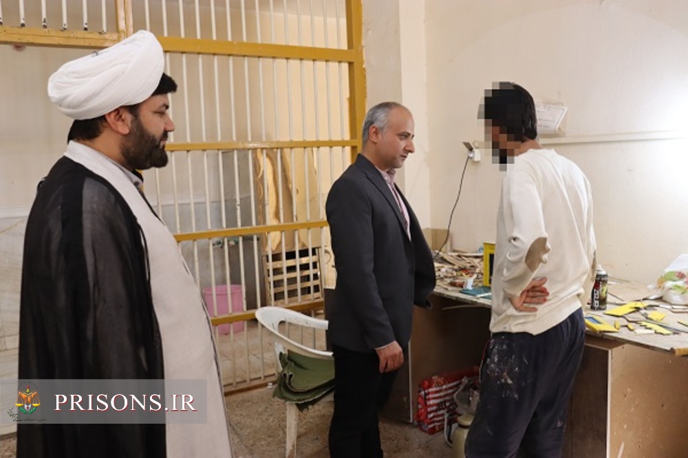 تقدیر از زندانیان برگزیده در مسابقات ملی مهارت در زندان دشتستان 
