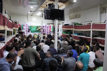 مولودی خوانی در زندان مهاباد بمناسبت میلاد حضرت علی (ع)