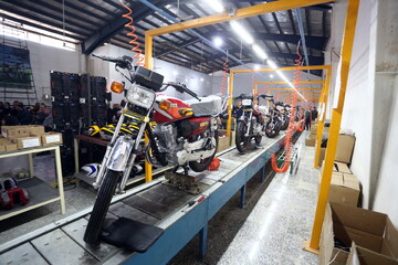 فیلم| افتتاح فاز اول خط تولید موتورسیکلت در اردوگاه حرفه‌آموزی و کاردرمانی قم
