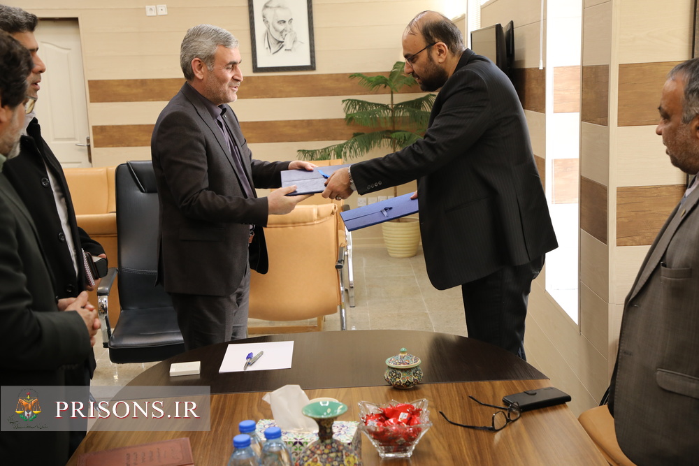 اداره‌کل زندان‌ها و دانشگاه پیام نور همدان تفاهم‌نامه همکاری امضاء کردند
