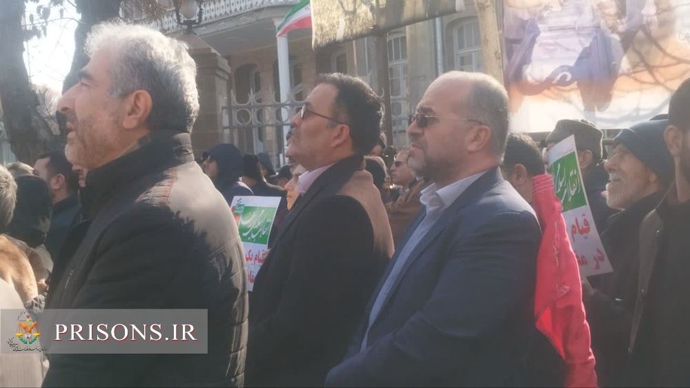 حضورمدیرکل وکارکنان زندانهای آذربایجان شرقی در نماز جمعه وشرکت در راهپیمایی حمایت از مردم غزه 