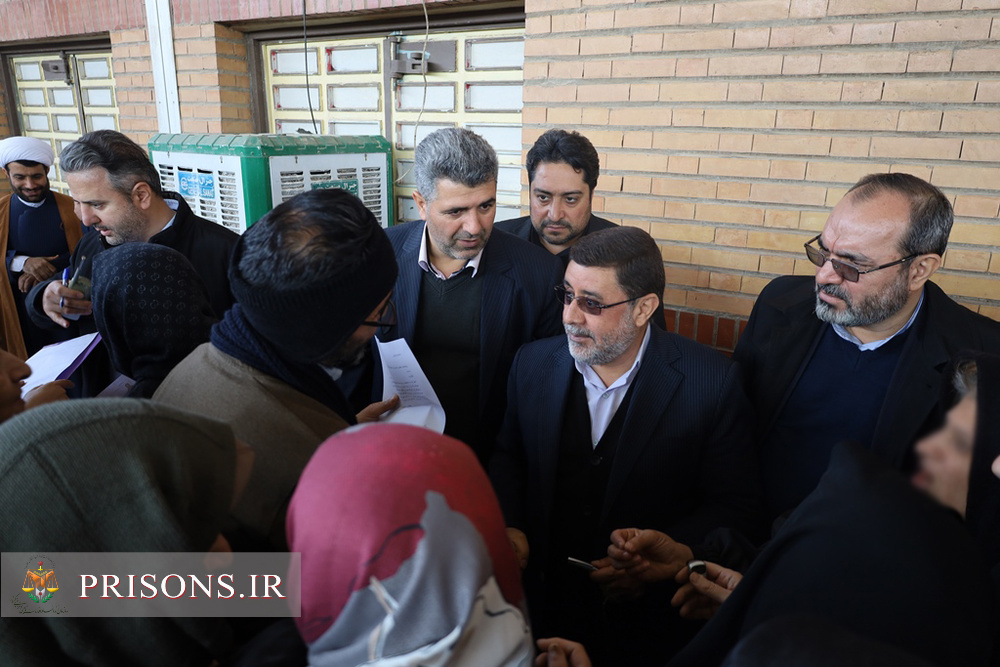 دیدار 4 ساعته مدیرکل زندان‌های استان تهران با خانواده زندانیان ندامتگاه تهران بزرگ 