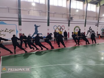 برگزاری یک دوره مسابقه ورزشی طناب‌کشی در زندان لاکان ویژه سربازان