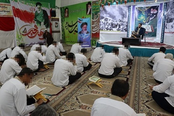 برگزاری محفل انس با قرآن کریم به مناسبت دهه فجر در زندان دشتستان 