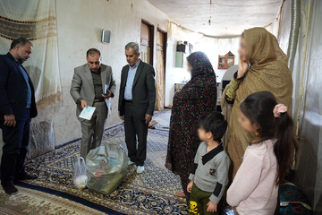 بازدید مدیرکل زندان‌های استان یزد از منزل خانواده زندانیان نیازمند
