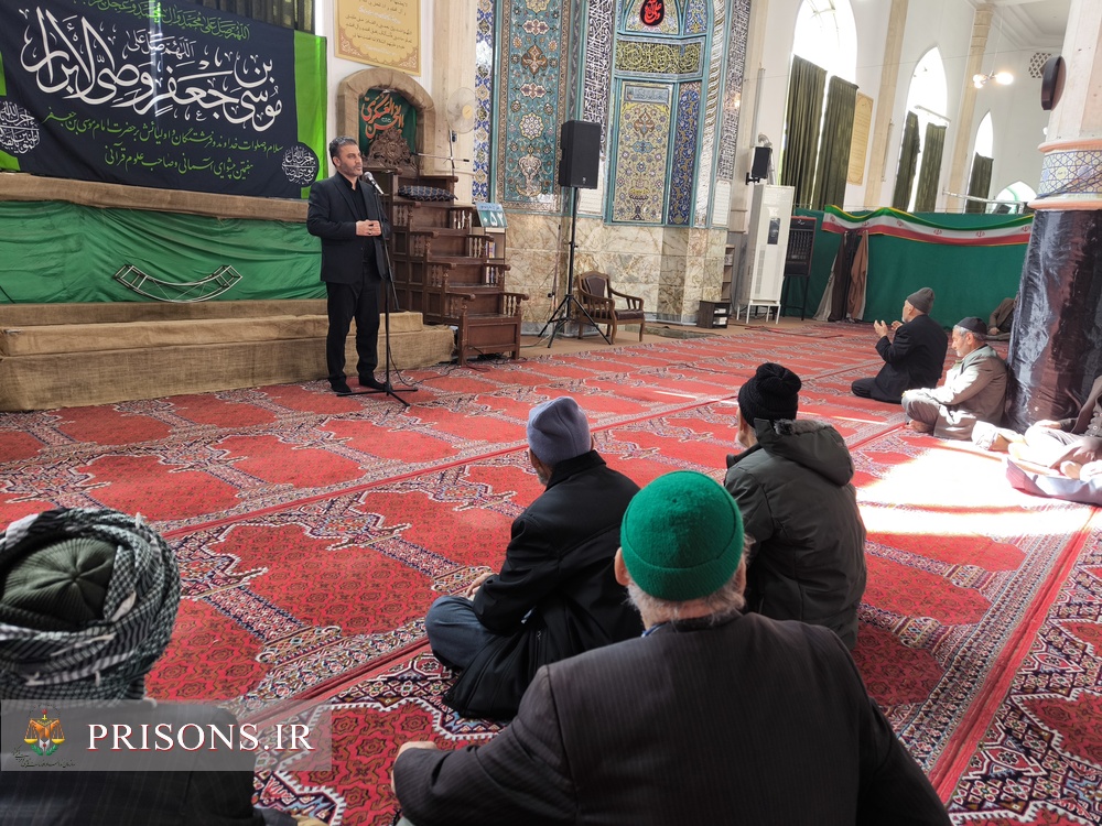 رسیدگی به درخواست های خانواده زندانیان در مسجد بقیه الله