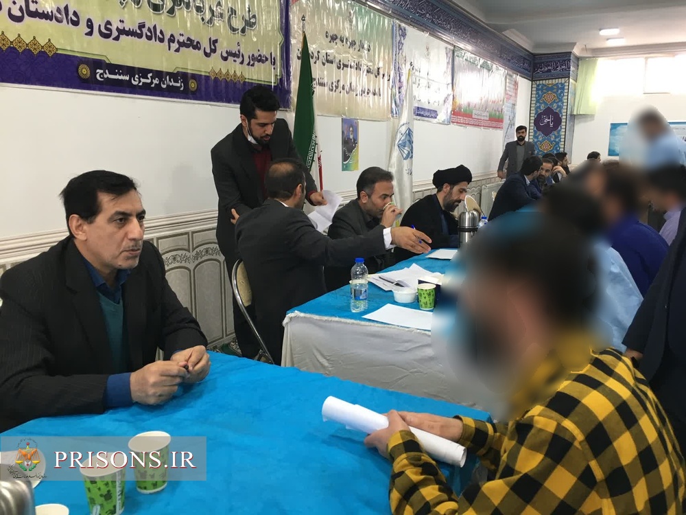 برپایی میز خدمت بدون واسطه ۱۱۳ نفر از قضات دادگستری در زندان‌های استان کردستان به مناسبت دهه فجر