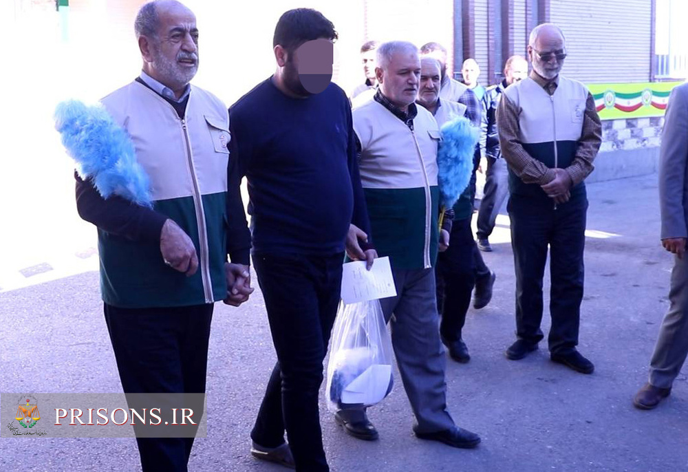 آزادی زندانی توسط خادمان آستان قدس رضوی