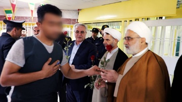 فیلم| آئین آزادی زندانیان نیازمند از زندان مرکزی مشهد با حضور معاون اول قوه قضائیه
