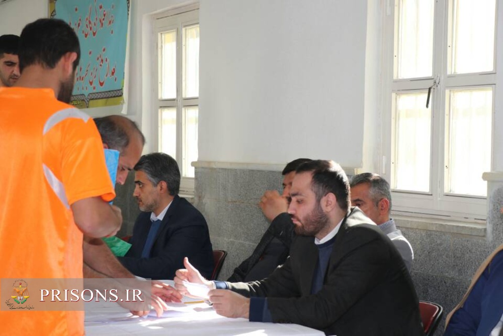 برپایی میز خدمت مقامات قضایی استان مازندران با زندانیان 
