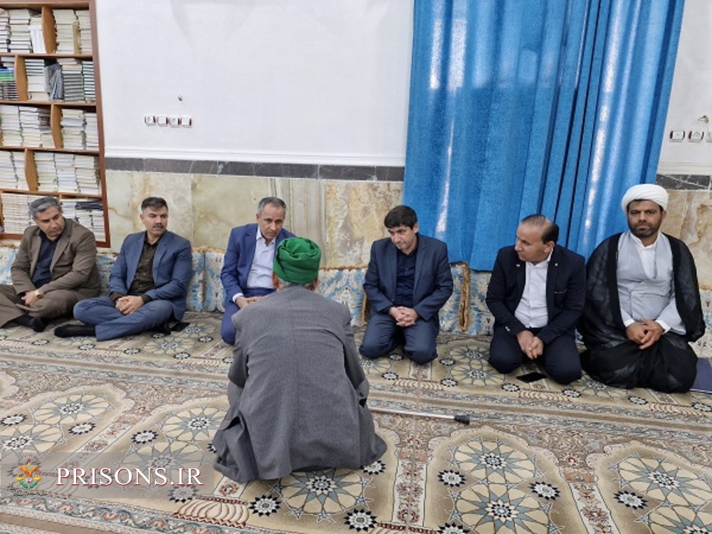میز خدمت مدیرکل زندان‌های استان بوشهر در مسجد جامع شهر خورموج