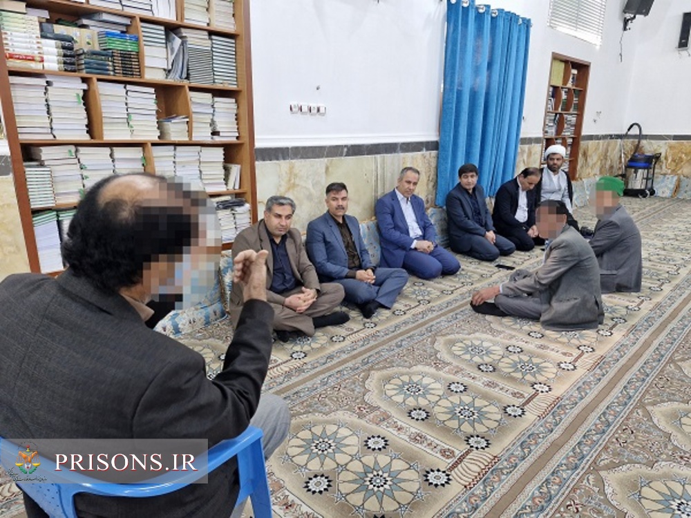 میز خدمت مدیرکل زندان‌های استان بوشهر در مسجد جامع شهر خورموج