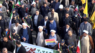 حضور مدیرکل و کارکنان زندان‌های مازندران در راهپیمایی ۲۲ بهمن 