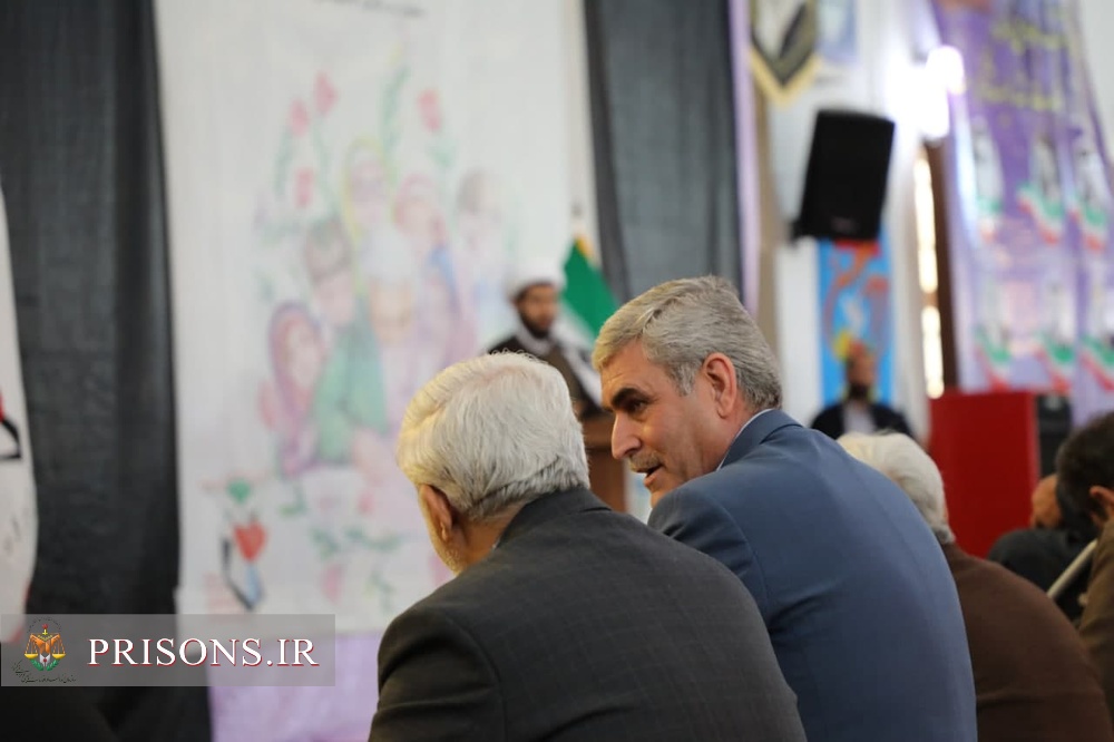 حرکت در مسیر شهدا برای مردم ایران افتخار است