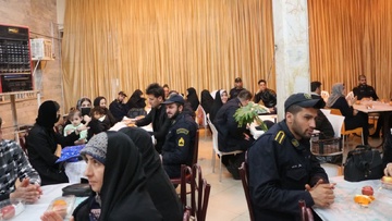 سربازان وظیفه میزبان خانواده هایشان در زندان تبریز