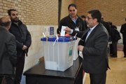 حضور مدیران، کارکنان، سربازان و زندانیان تهران در پای صندوق‌های رای