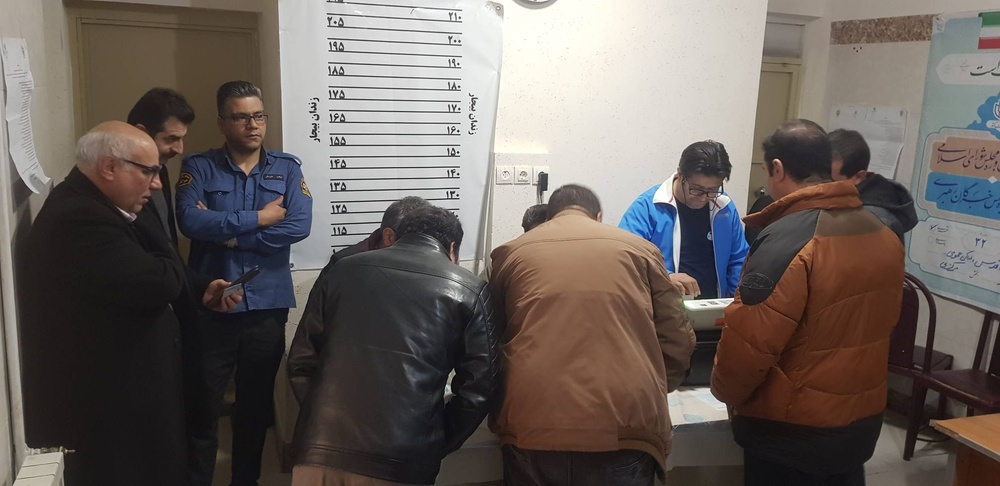 حضور مدیرکل ، کارکنان ، سربازان و مددجویان زندان‌های استان کردستان در پای صندوق های رأی