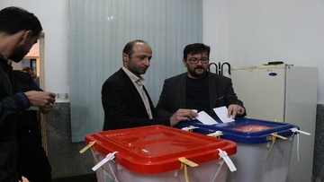 حضور پرشور کارکنان،زندانیان و سربازان وظیفه در پای صندوق های رای در زندان های مازندران